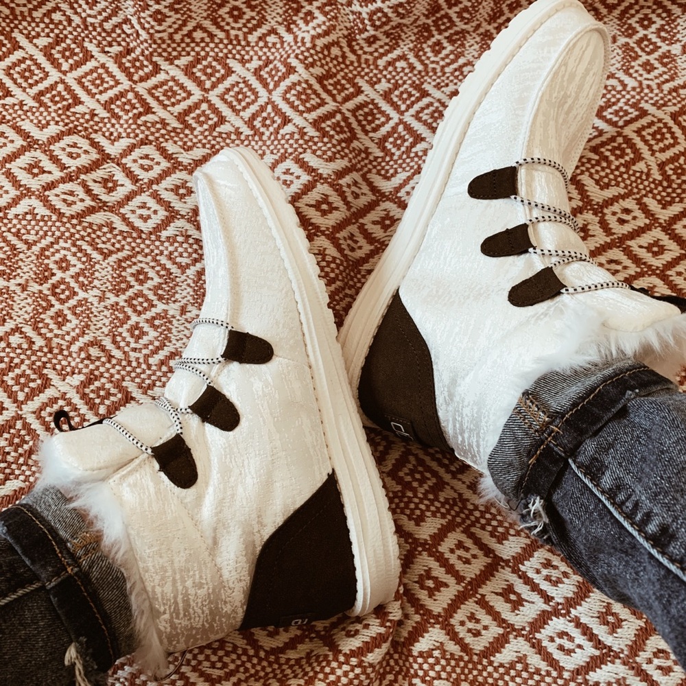 Women’s Lea Fur White Hey Dudes